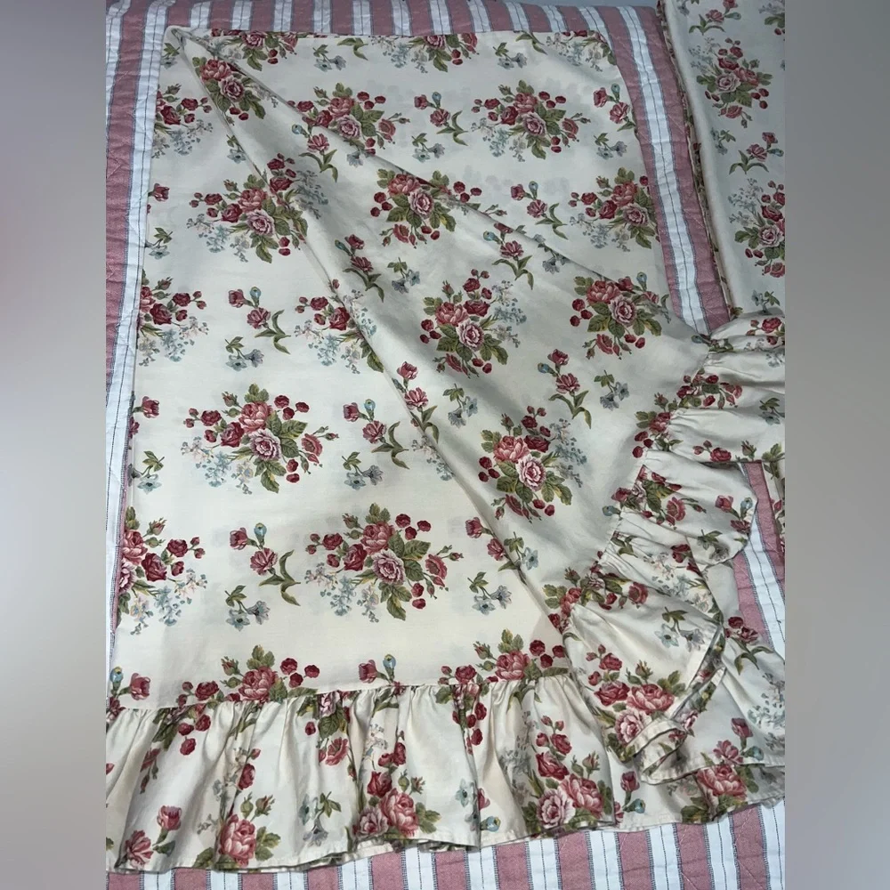 Ralph Lauren Emily Anne Ruffled Queen Sheet Set- 2 Pillowcases,1 Flat,1 Fitted